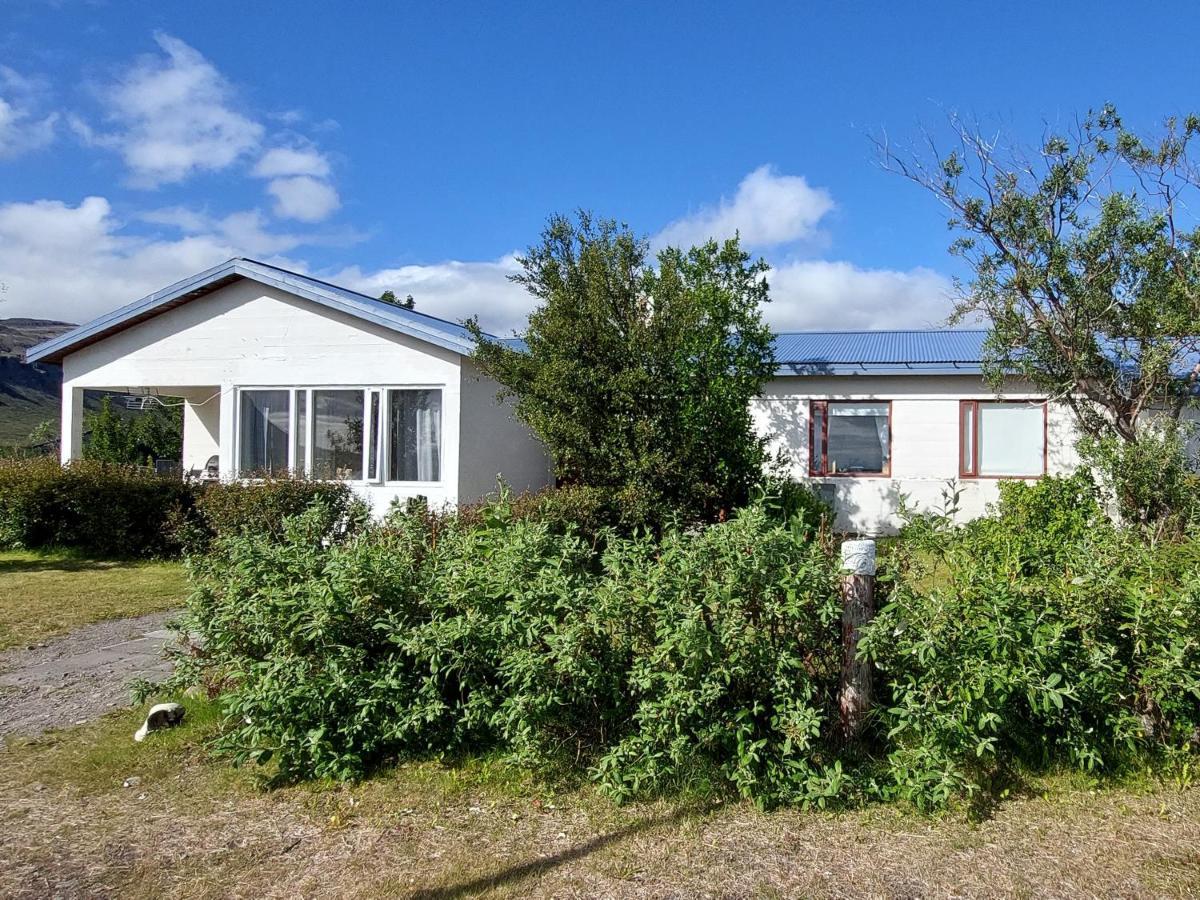 Mora Guesthouse Hagi  Exteriör bild